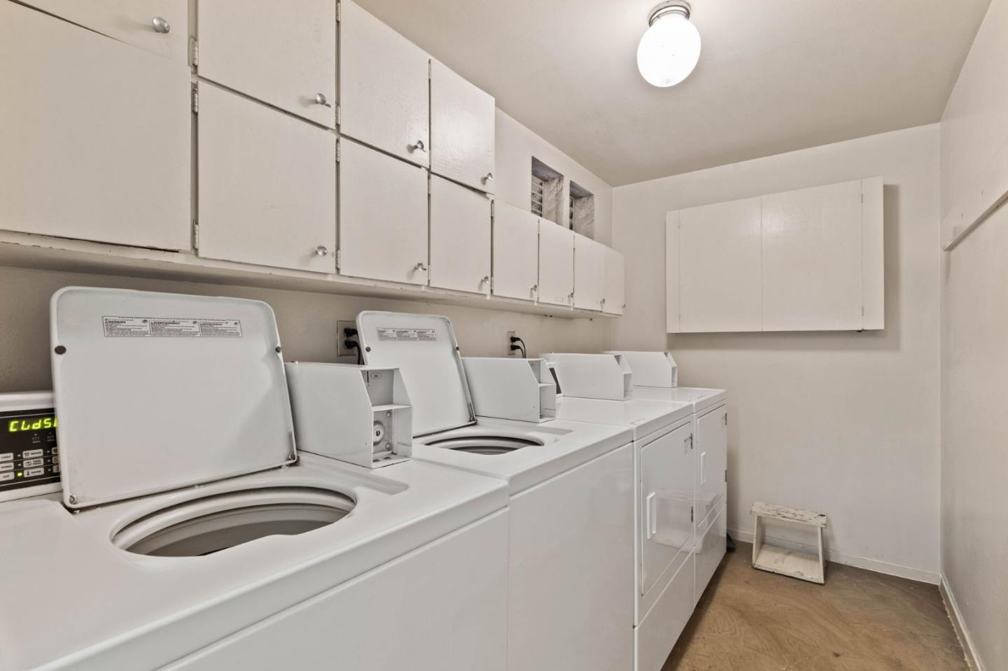 Detail Gallery Image 23 of 30 For 55 Claremont Ave #301,  Redwood City,  CA 94062 - 3 Beds | 2 Baths