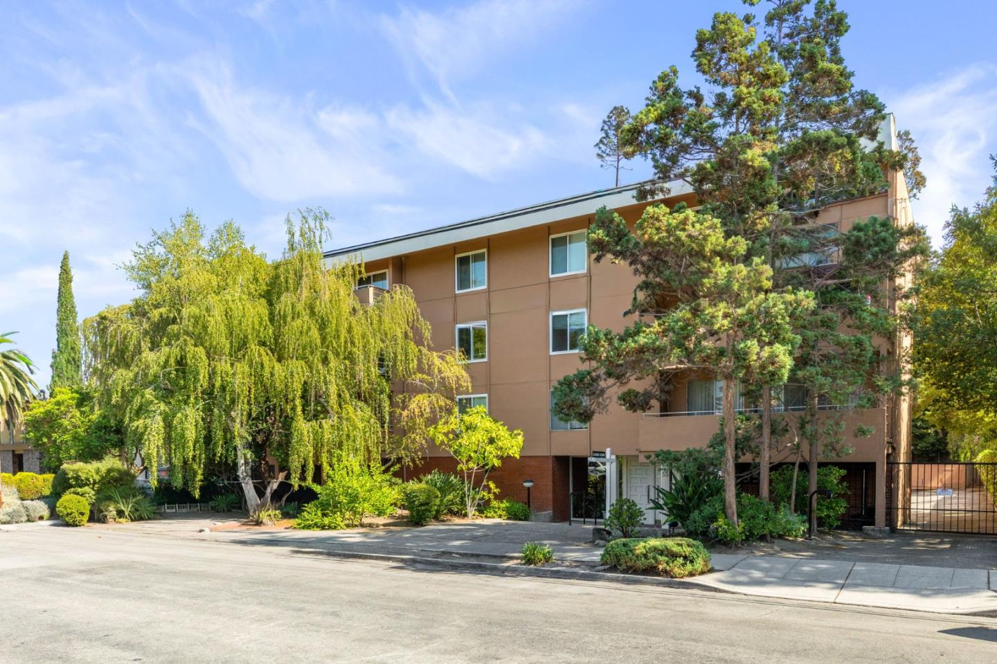 Detail Gallery Image 29 of 30 For 55 Claremont Ave #301,  Redwood City,  CA 94062 - 3 Beds | 2 Baths