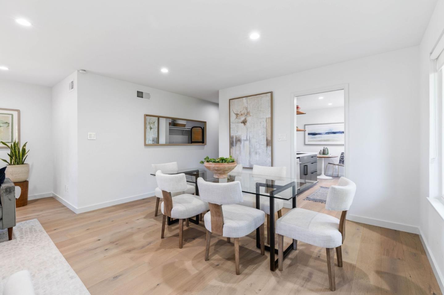 Detail Gallery Image 8 of 30 For 55 Claremont Ave #301,  Redwood City,  CA 94062 - 3 Beds | 2 Baths