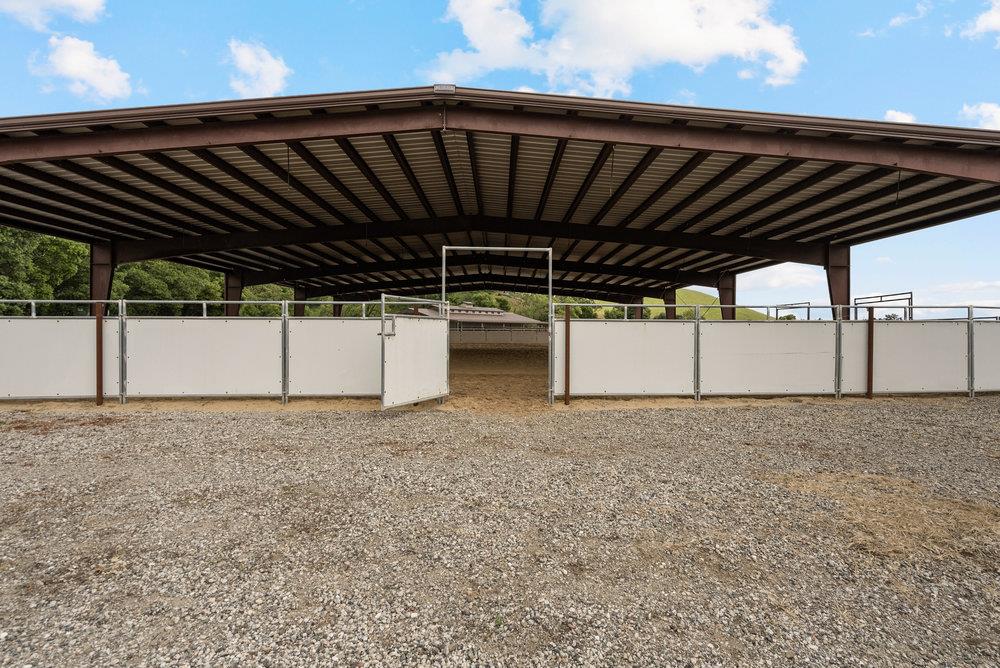 Detail Gallery Image 11 of 47 For 804 Comstock Rd, Hollister,  CA 95023 - 4 Beds | 2 Baths