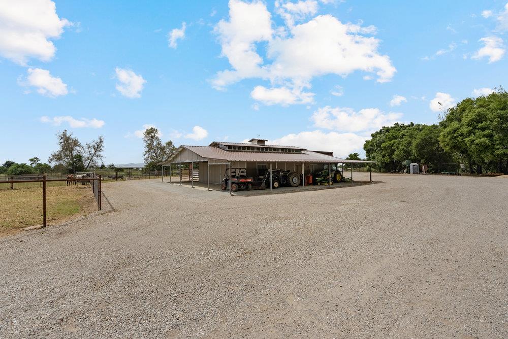Detail Gallery Image 15 of 47 For 804 Comstock Rd, Hollister,  CA 95023 - 4 Beds | 2 Baths