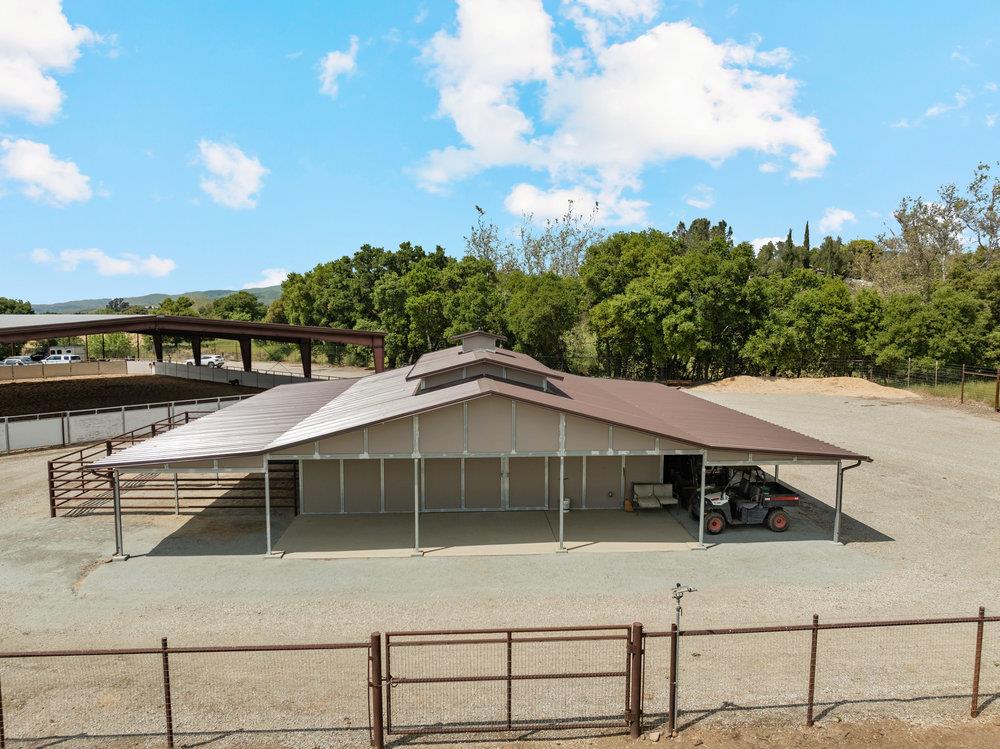 Detail Gallery Image 9 of 47 For 804 Comstock Rd, Hollister,  CA 95023 - 4 Beds | 2 Baths
