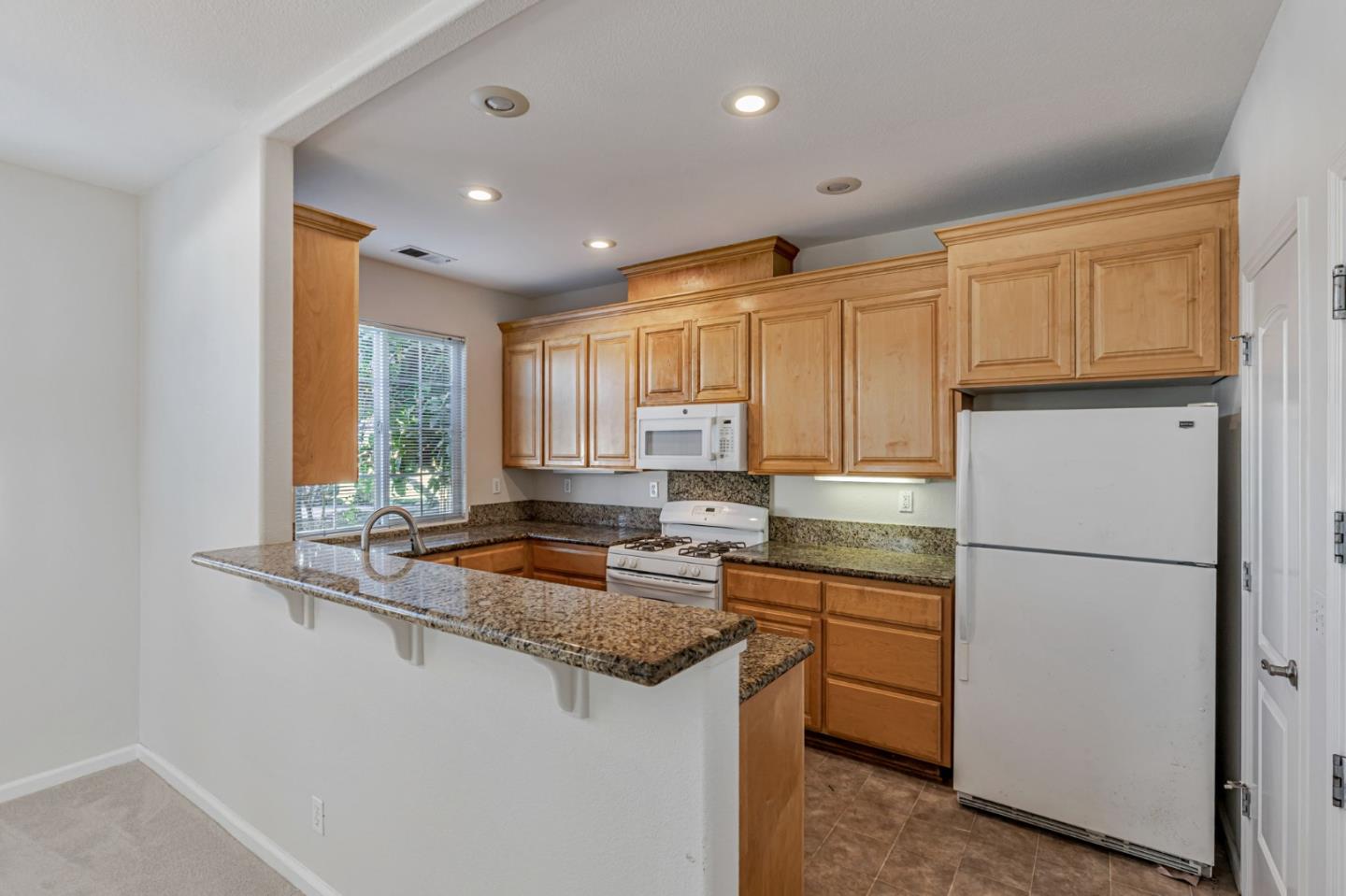 Detail Gallery Image 7 of 33 For 101 Toscano Loop, Freedom,  CA 95019 - 3 Beds | 2/1 Baths