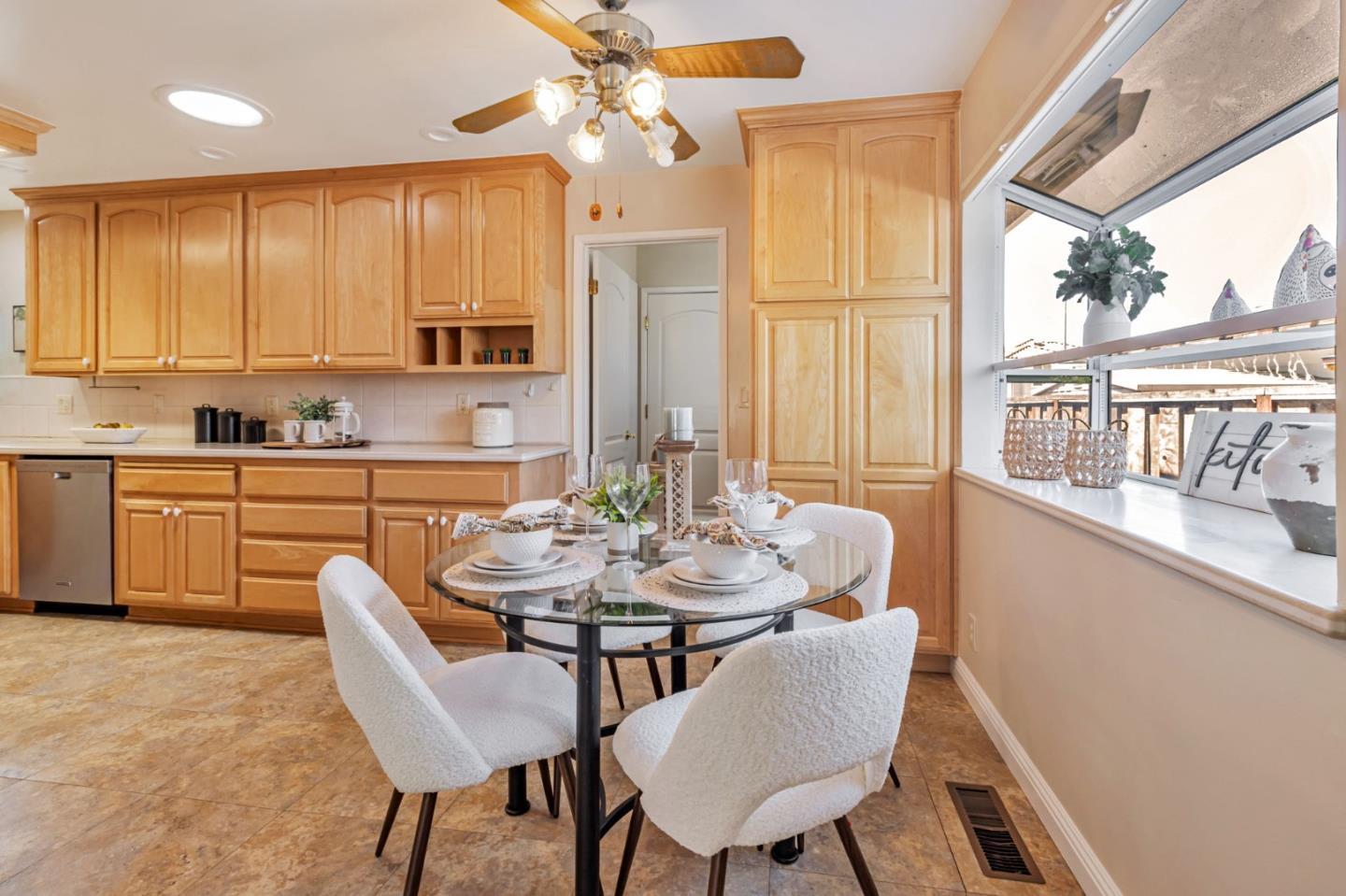 Detail Gallery Image 14 of 28 For 1494 Stone Creek Dr, San Jose,  CA 95132 - 4 Beds | 2 Baths