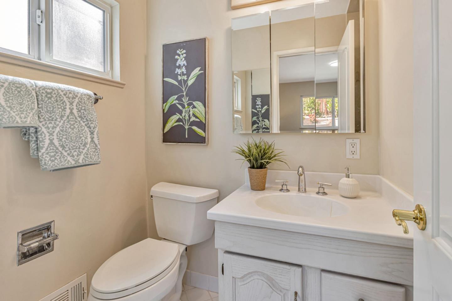 Detail Gallery Image 21 of 28 For 1494 Stone Creek Dr, San Jose,  CA 95132 - 4 Beds | 2 Baths