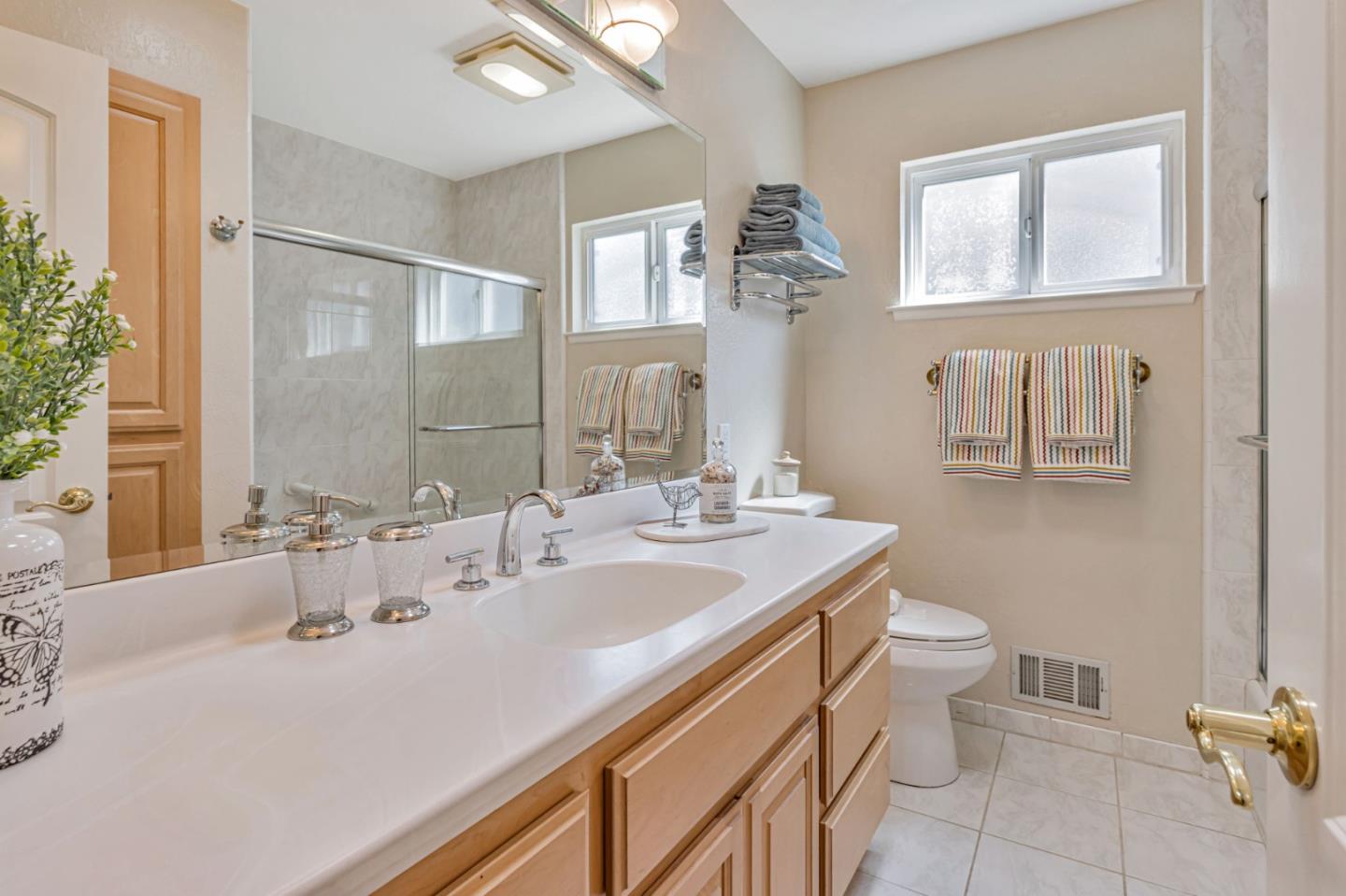 Detail Gallery Image 22 of 28 For 1494 Stone Creek Dr, San Jose,  CA 95132 - 4 Beds | 2 Baths
