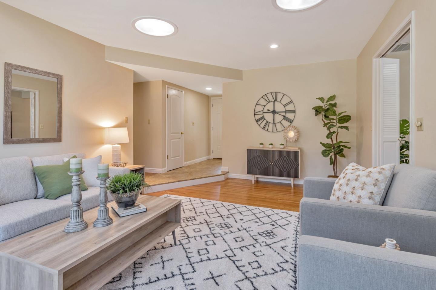 Detail Gallery Image 3 of 28 For 1494 Stone Creek Dr, San Jose,  CA 95132 - 4 Beds | 2 Baths