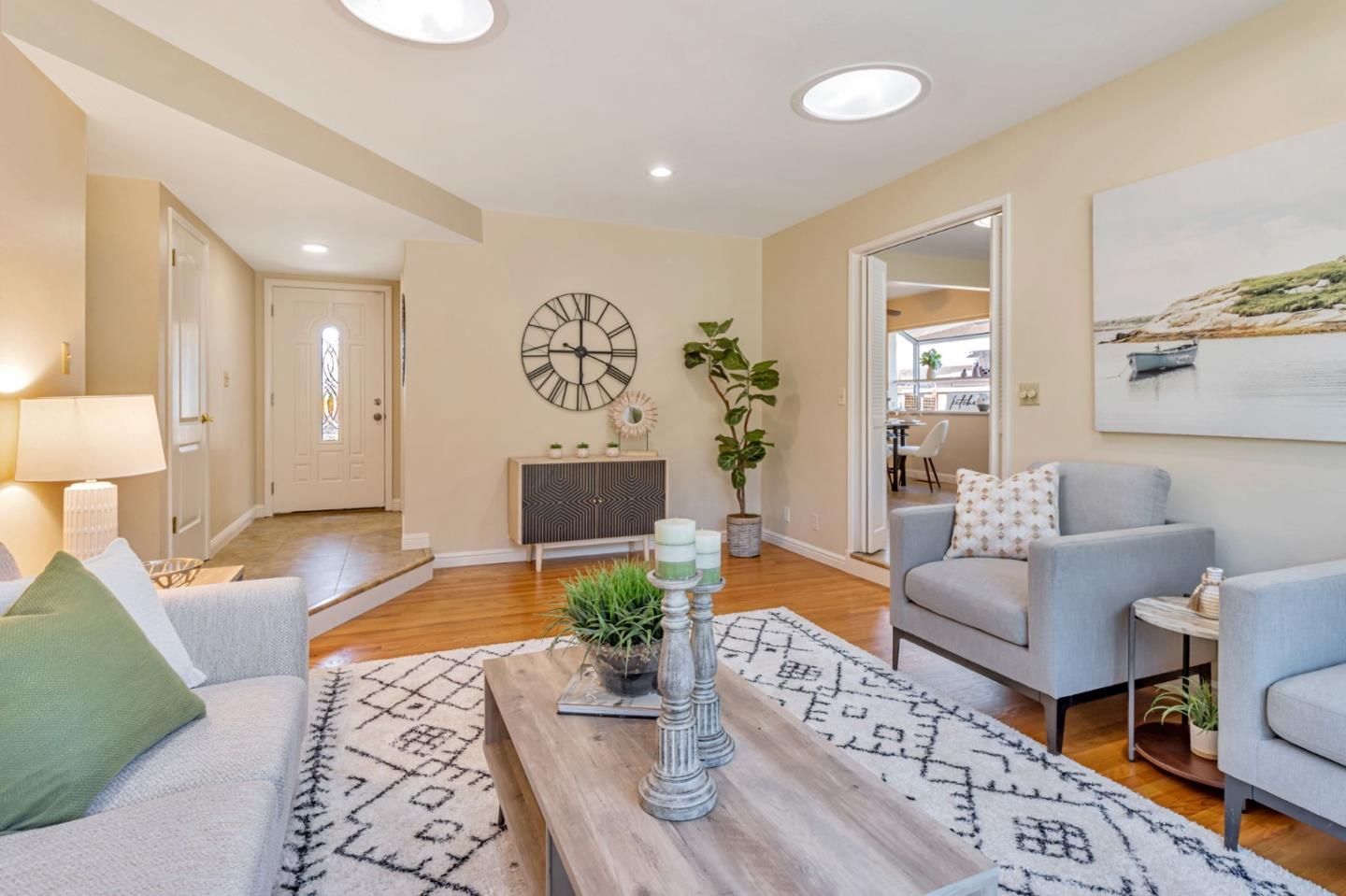 Detail Gallery Image 4 of 28 For 1494 Stone Creek Dr, San Jose,  CA 95132 - 4 Beds | 2 Baths
