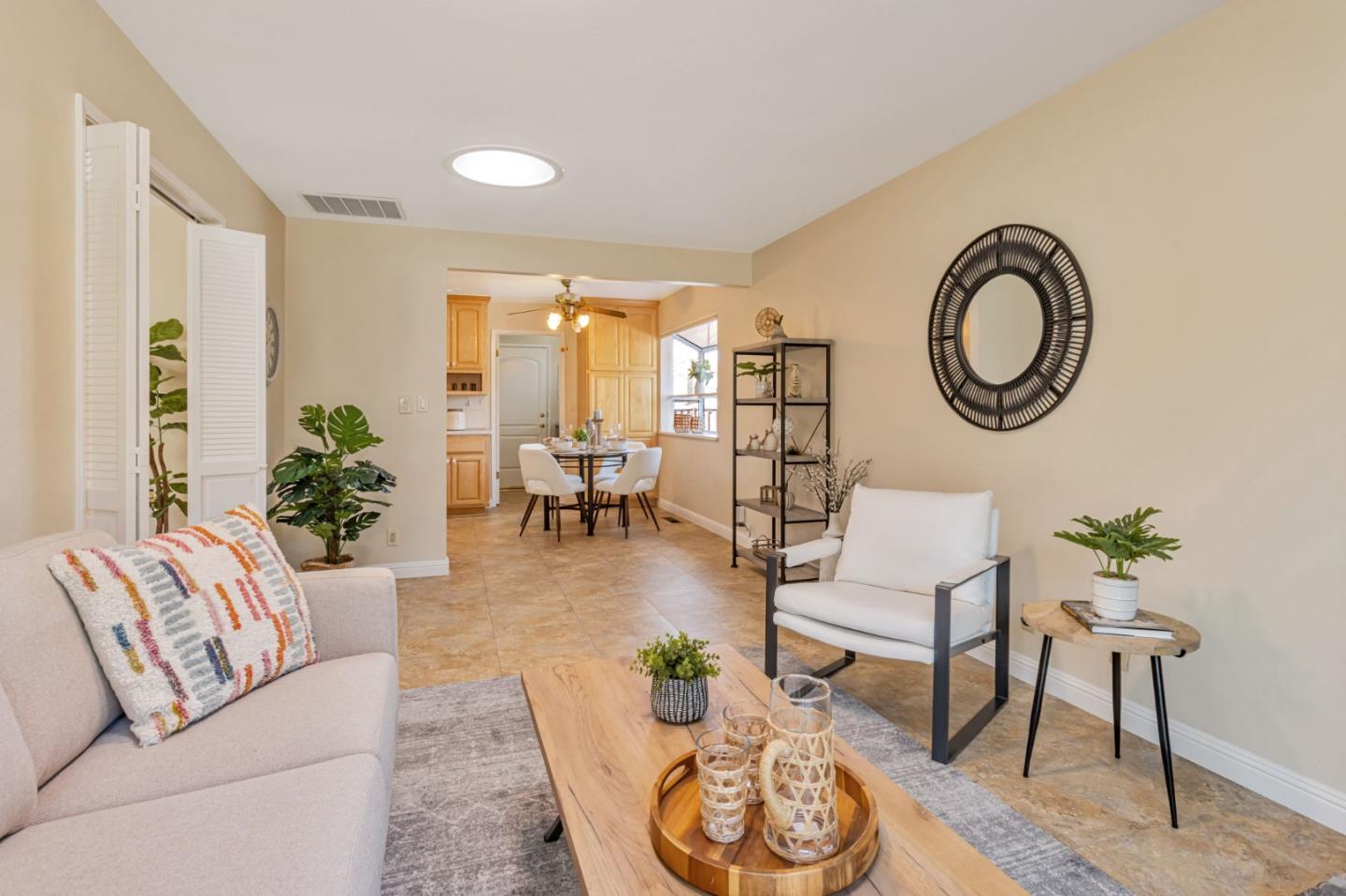 Detail Gallery Image 5 of 28 For 1494 Stone Creek Dr, San Jose,  CA 95132 - 4 Beds | 2 Baths