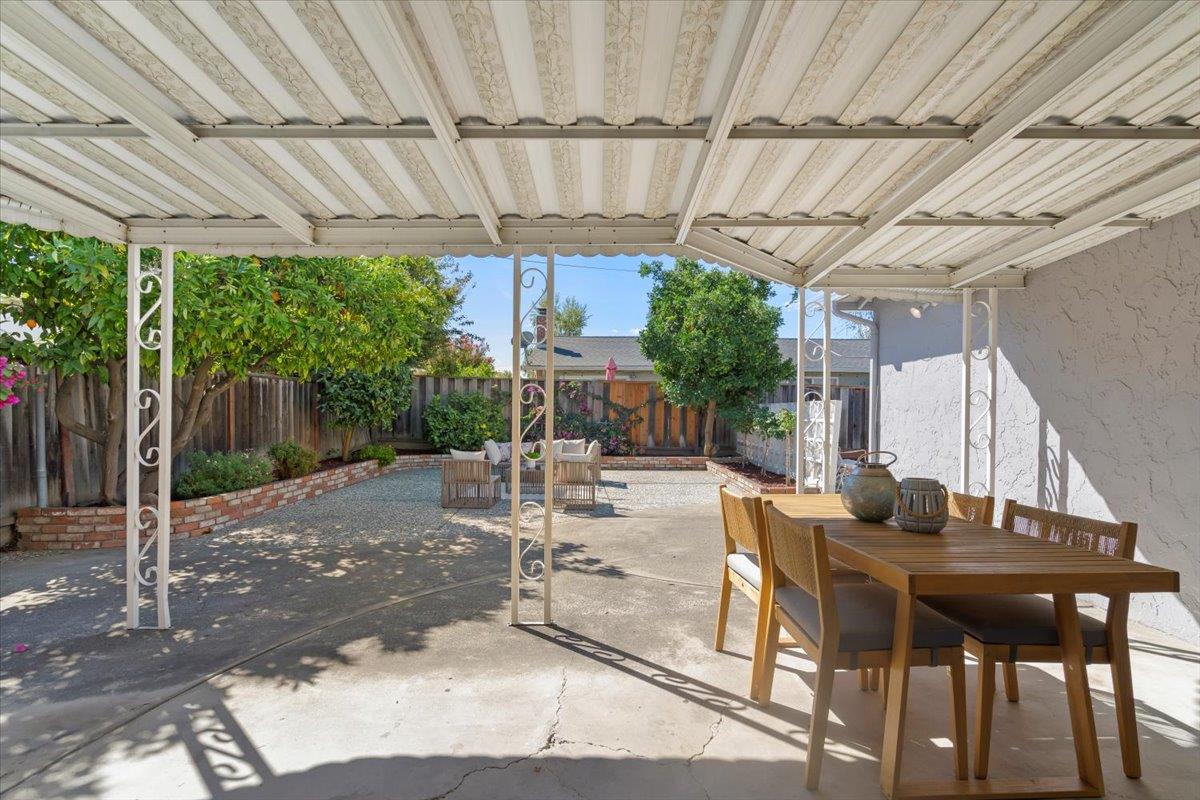 Detail Gallery Image 26 of 36 For 810 Raintree Dr, San Jose,  CA 95129 - 3 Beds | 2 Baths