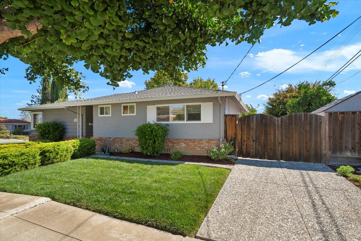 Detail Gallery Image 34 of 36 For 810 Raintree Dr, San Jose,  CA 95129 - 3 Beds | 2 Baths