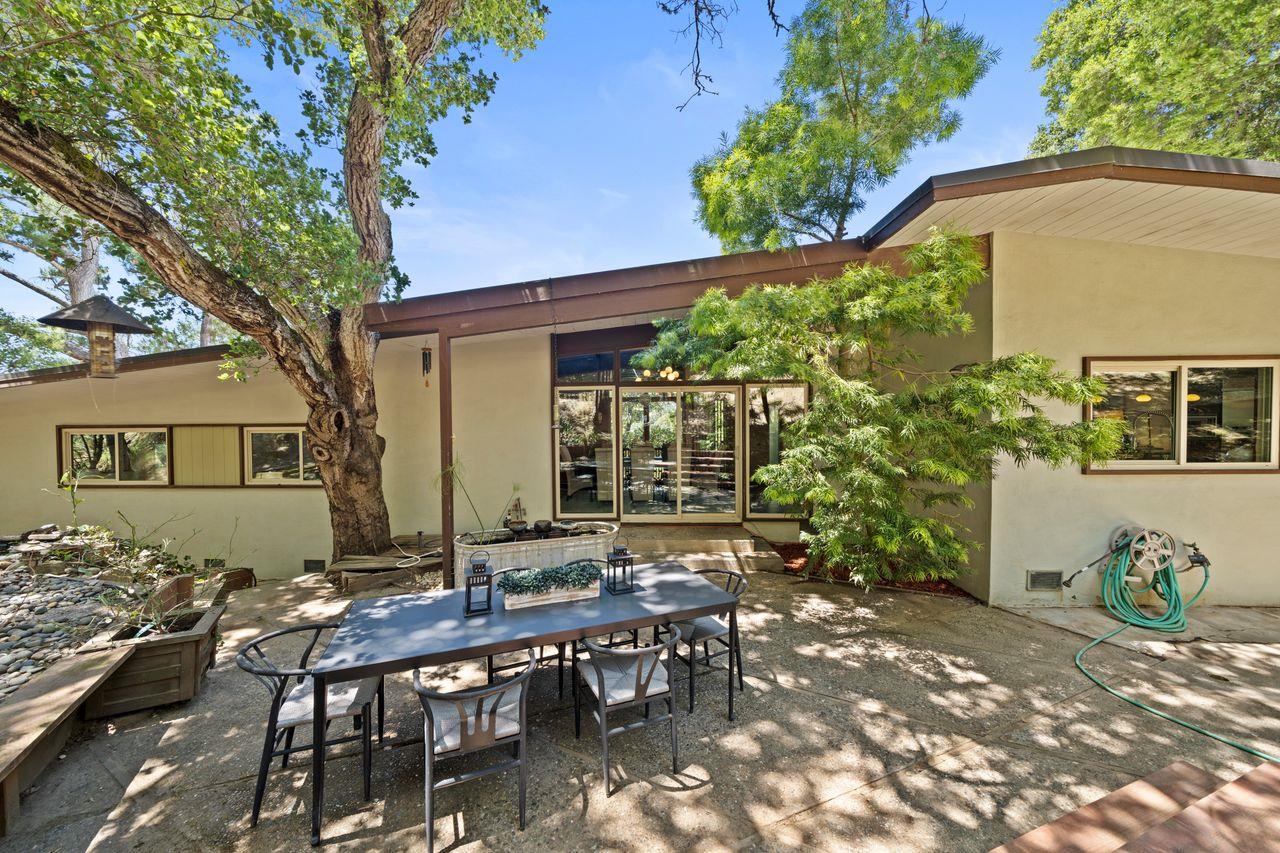 Detail Gallery Image 23 of 61 For 1220 Chula Vista Dr, Belmont,  CA 94002 - 4 Beds | 3 Baths