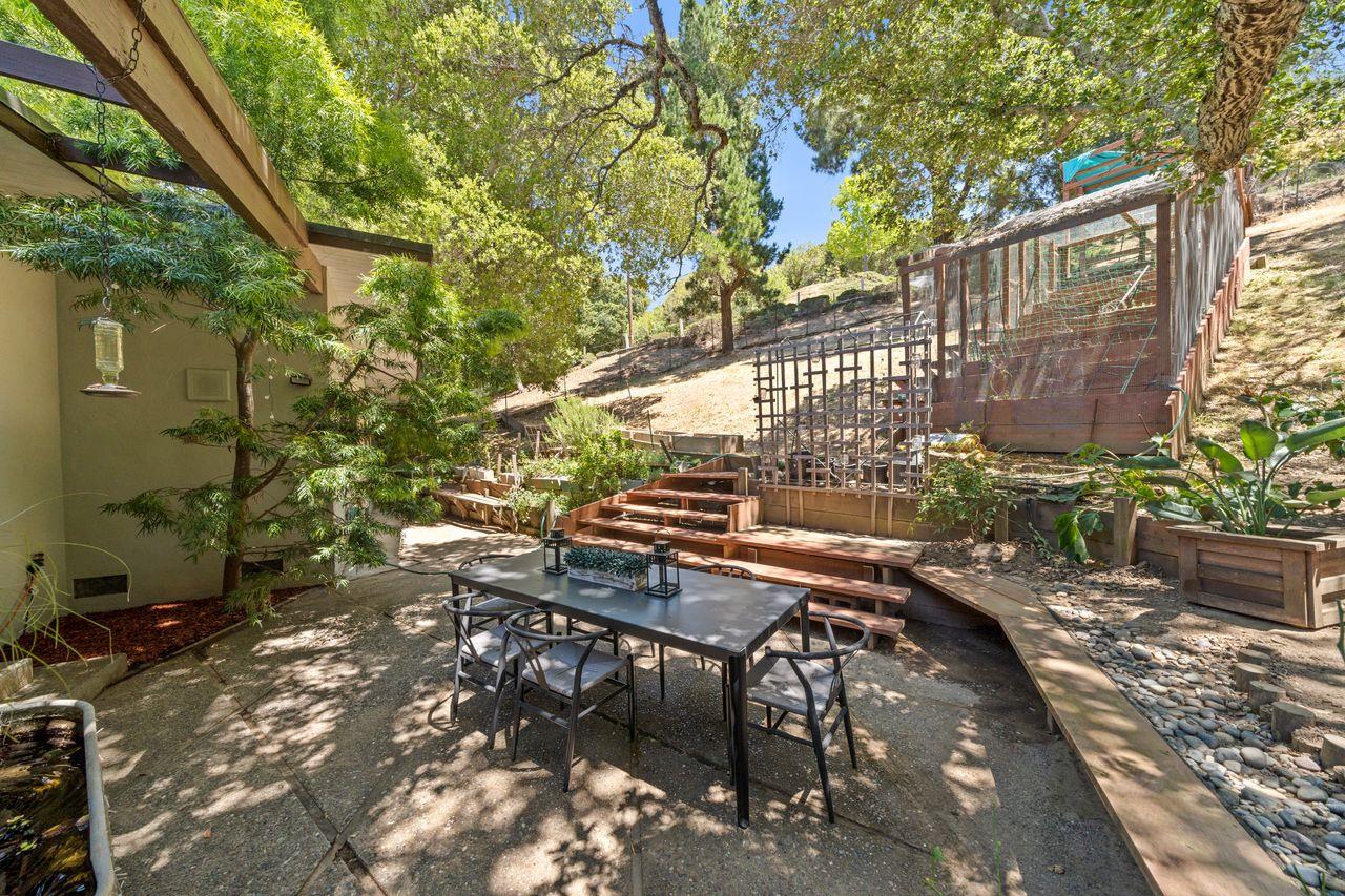 Detail Gallery Image 24 of 61 For 1220 Chula Vista Dr, Belmont,  CA 94002 - 4 Beds | 3 Baths