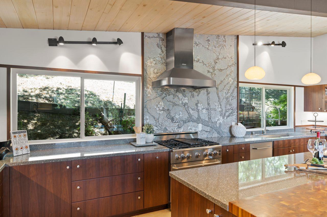 Detail Gallery Image 7 of 61 For 1220 Chula Vista Dr, Belmont,  CA 94002 - 4 Beds | 3 Baths