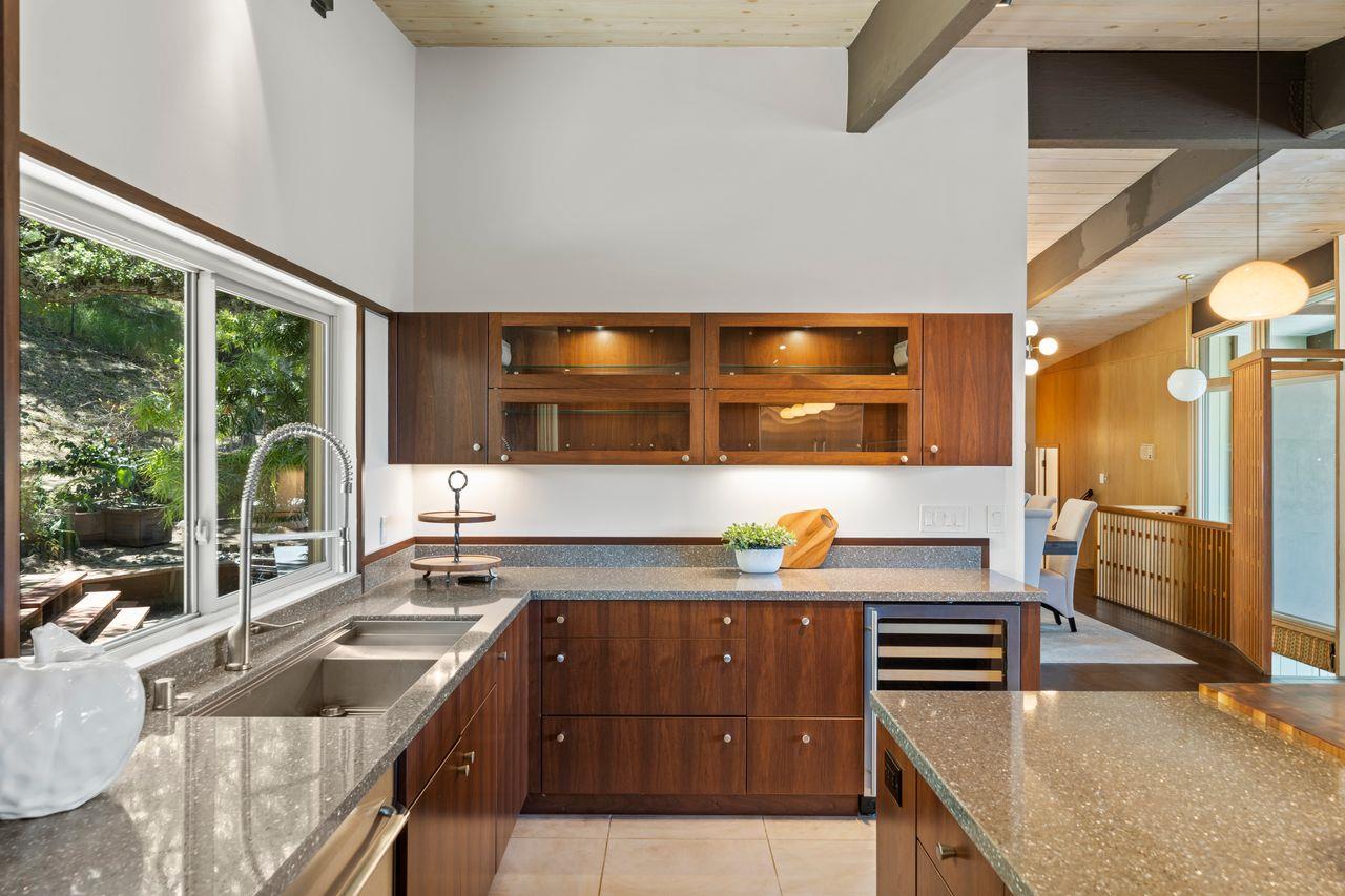 Detail Gallery Image 8 of 61 For 1220 Chula Vista Dr, Belmont,  CA 94002 - 4 Beds | 3 Baths