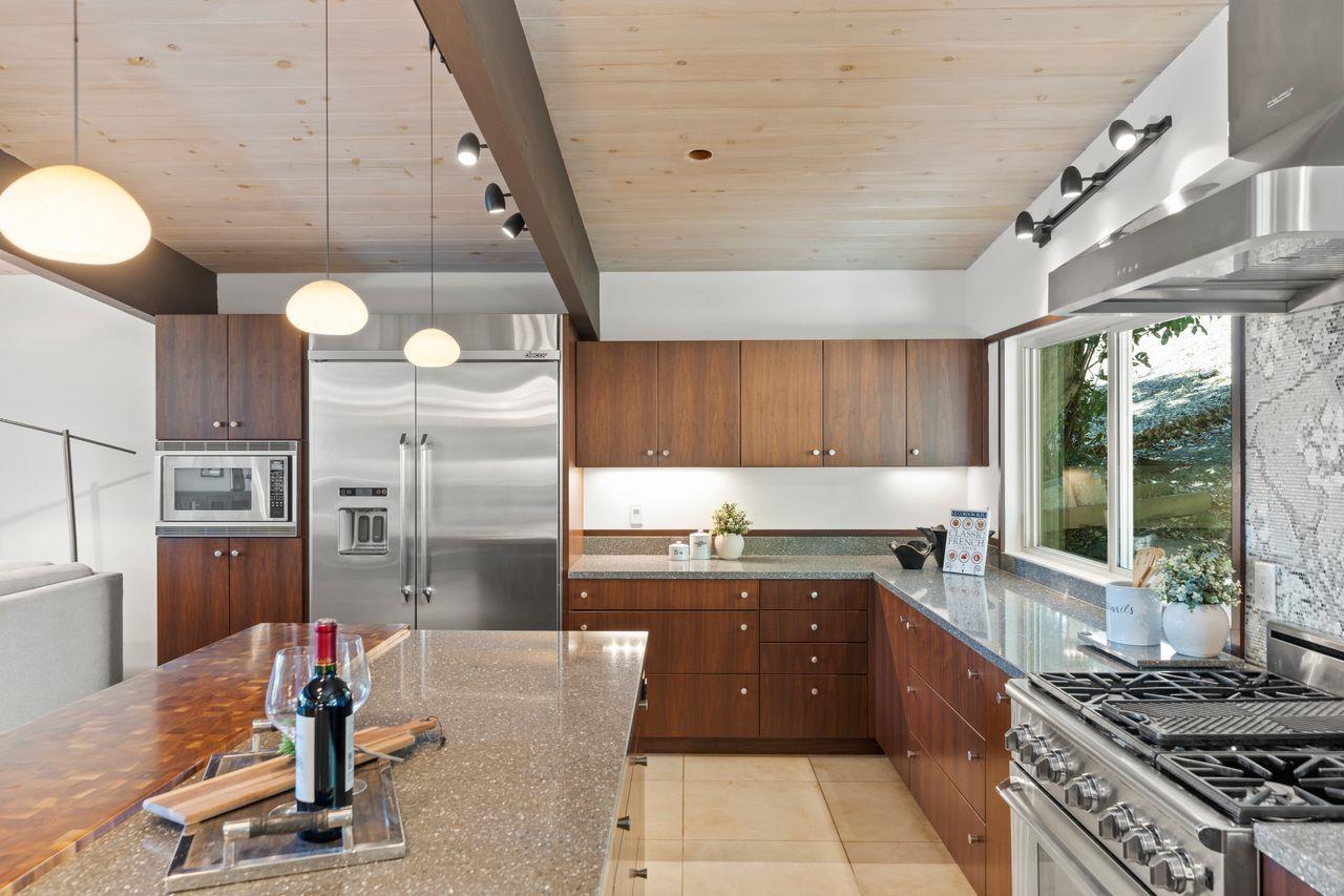 Detail Gallery Image 9 of 61 For 1220 Chula Vista Dr, Belmont,  CA 94002 - 4 Beds | 3 Baths