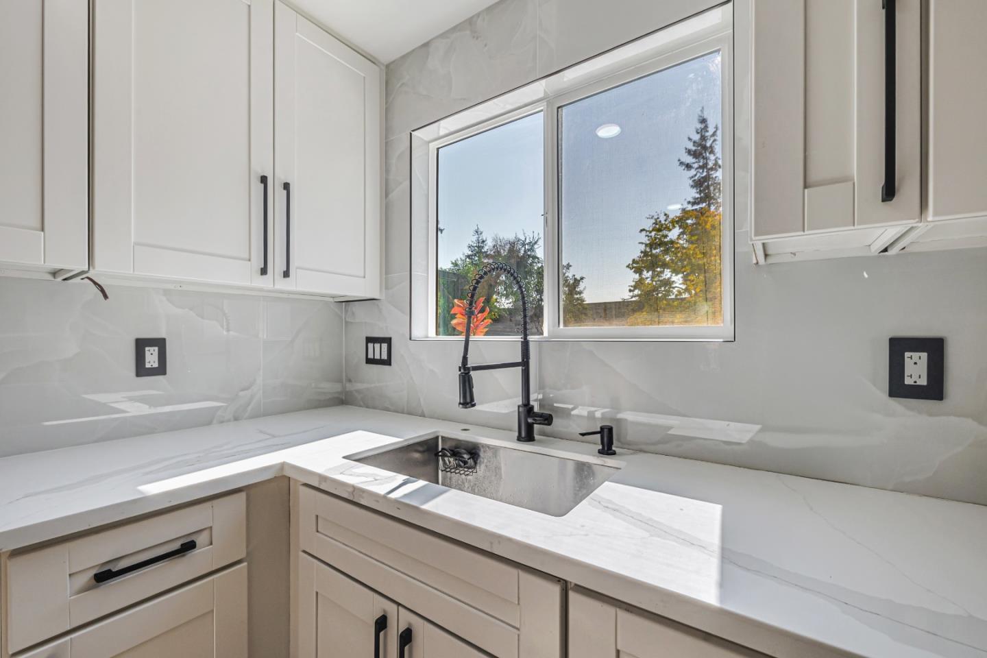 Detail Gallery Image 11 of 37 For 1476 Midfield Ave, San Jose,  CA 95122 - 4 Beds | 3 Baths