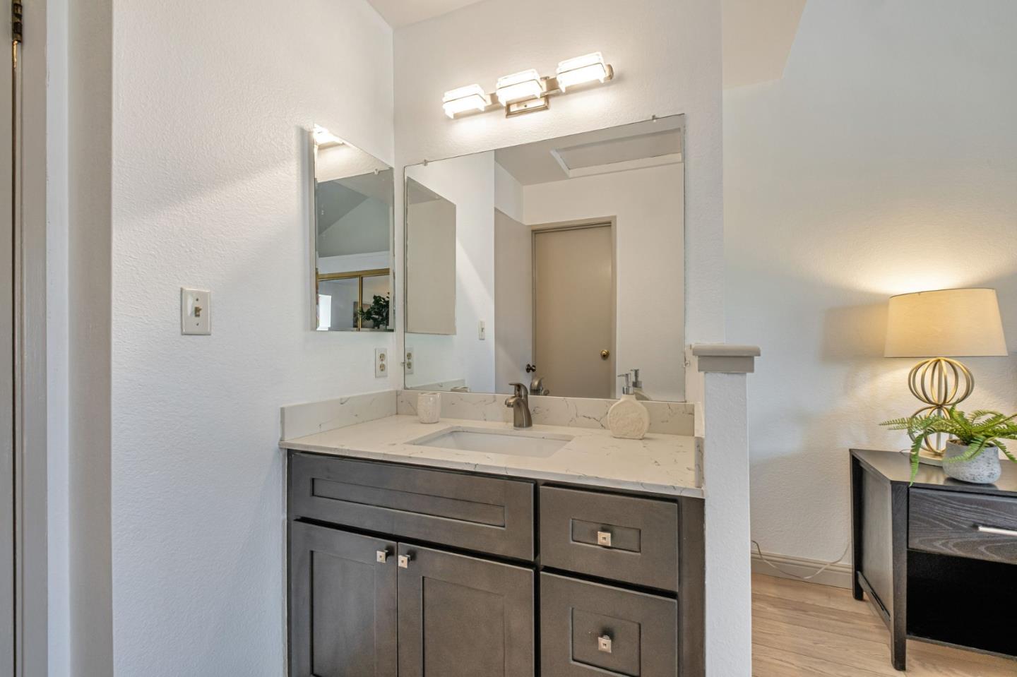 Detail Gallery Image 10 of 19 For 3872 Wildflower Cmn, Fremont,  CA 94538 - 3 Beds | 1/1 Baths