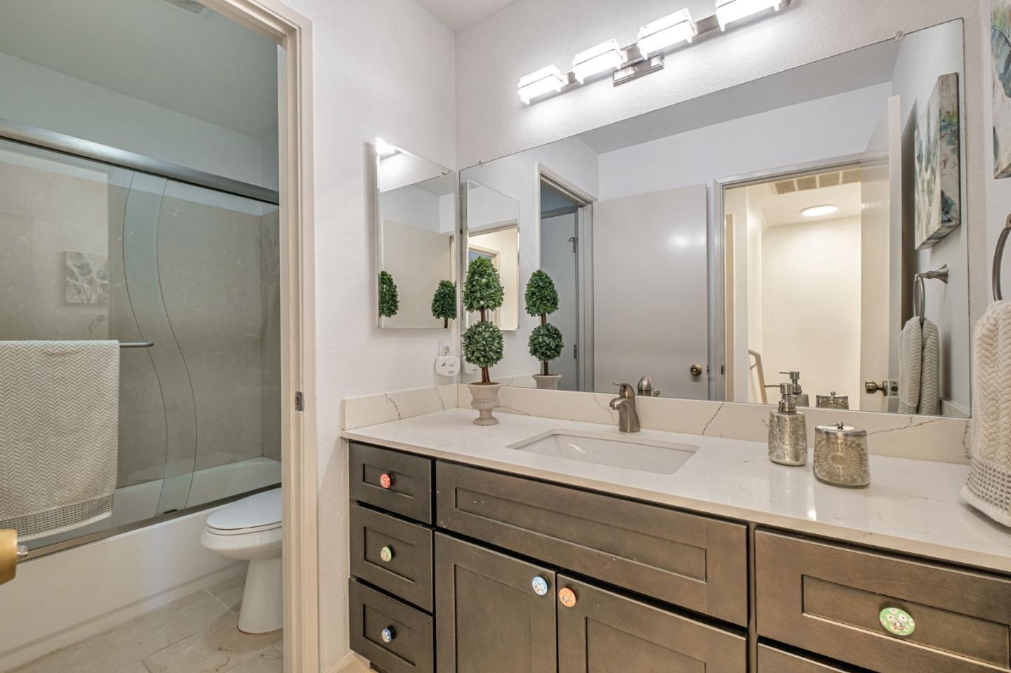 Detail Gallery Image 13 of 19 For 3872 Wildflower Cmn, Fremont,  CA 94538 - 3 Beds | 1/1 Baths