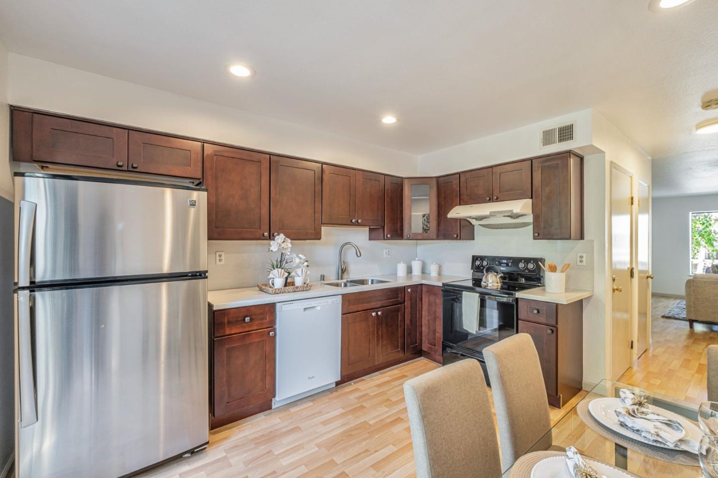 Detail Gallery Image 4 of 19 For 3872 Wildflower Cmn, Fremont,  CA 94538 - 3 Beds | 1/1 Baths