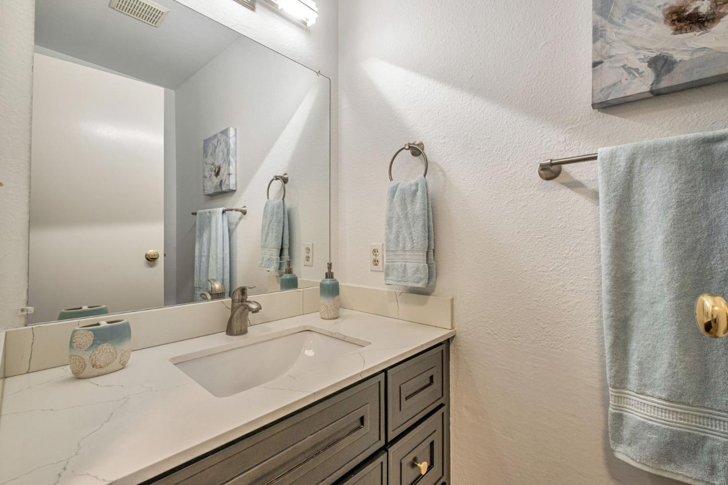 Detail Gallery Image 6 of 19 For 3872 Wildflower Cmn, Fremont,  CA 94538 - 3 Beds | 1/1 Baths