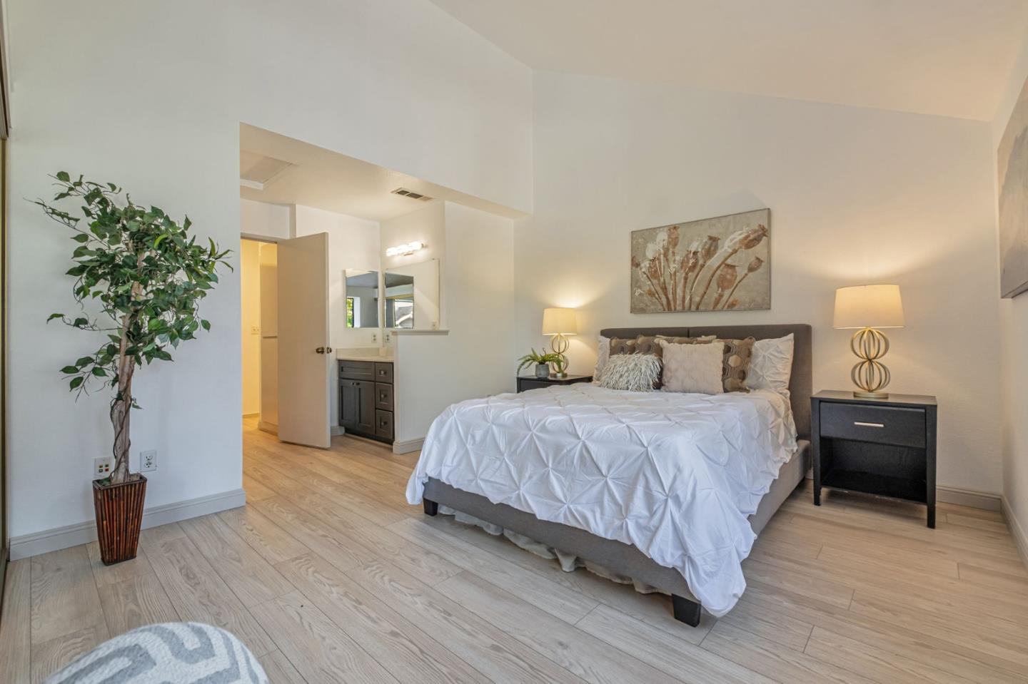 Detail Gallery Image 7 of 19 For 3872 Wildflower Cmn, Fremont,  CA 94538 - 3 Beds | 1/1 Baths