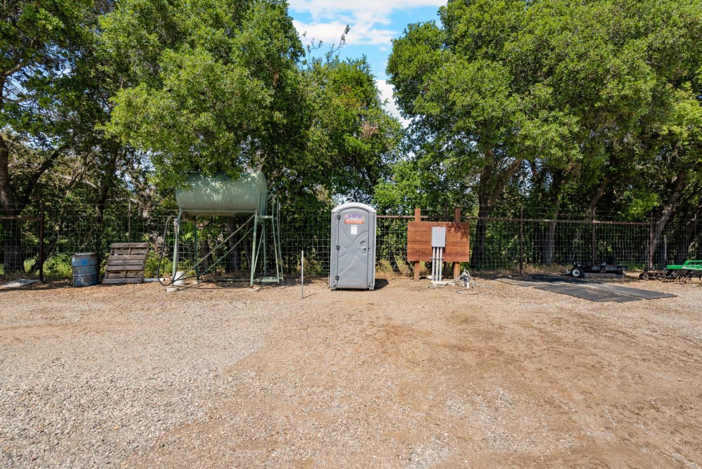 Detail Gallery Image 31 of 68 For 804 Comstock Rd, Hollister,  CA 95023 - 4 Beds | 2 Baths