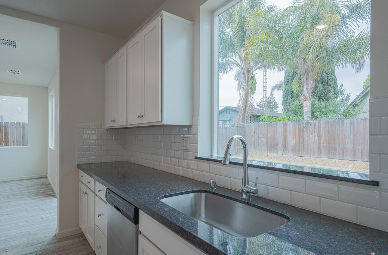 Detail Gallery Image 10 of 41 For 520 Gabriele Ct, Hollister,  CA 95023 - 4 Beds | 2/1 Baths
