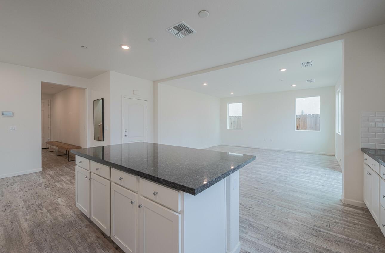 Detail Gallery Image 11 of 41 For 520 Gabriele Ct, Hollister,  CA 95023 - 4 Beds | 2/1 Baths