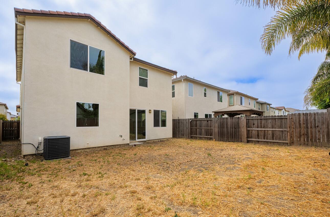 Detail Gallery Image 18 of 41 For 520 Gabriele Ct, Hollister,  CA 95023 - 4 Beds | 2/1 Baths