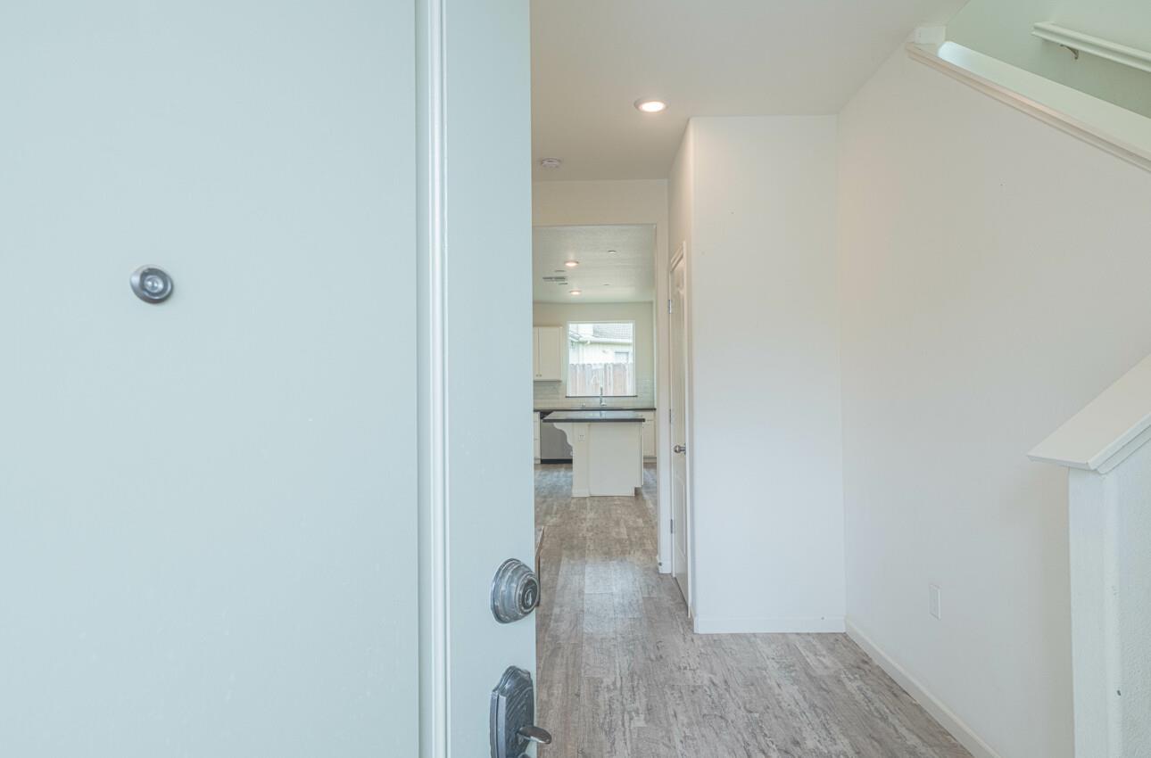 Detail Gallery Image 3 of 41 For 520 Gabriele Ct, Hollister,  CA 95023 - 4 Beds | 2/1 Baths