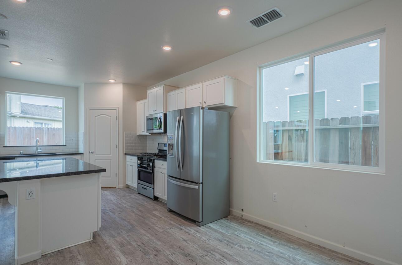 Detail Gallery Image 6 of 41 For 520 Gabriele Ct, Hollister,  CA 95023 - 4 Beds | 2/1 Baths