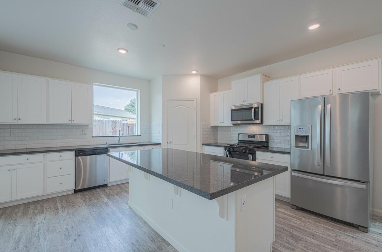 Detail Gallery Image 7 of 41 For 520 Gabriele Ct, Hollister,  CA 95023 - 4 Beds | 2/1 Baths