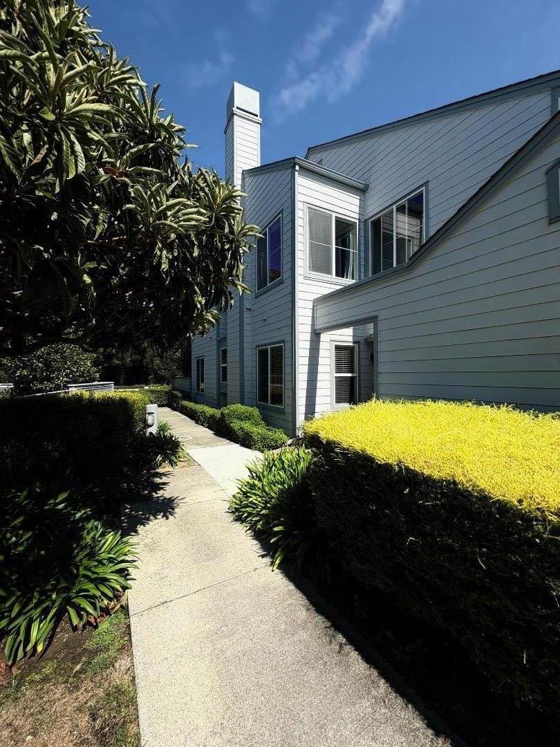 Detail Gallery Image 2 of 25 For 201 Bowsprit Ln, Foster City,  CA 94404 - 2 Beds | 2/1 Baths
