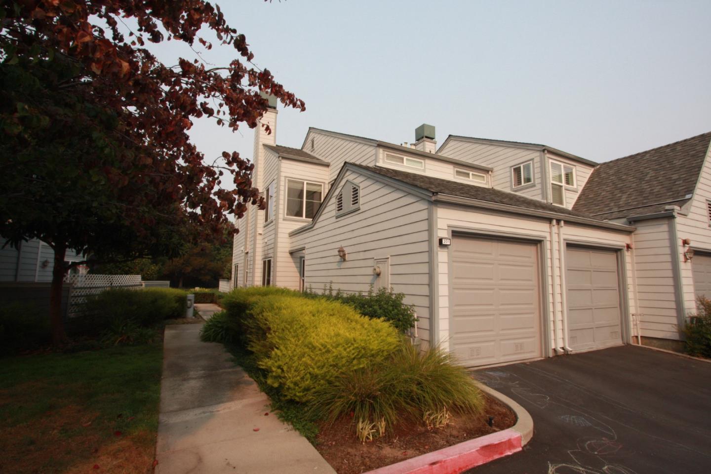 Detail Gallery Image 22 of 25 For 201 Bowsprit Ln, Foster City,  CA 94404 - 2 Beds | 2/1 Baths