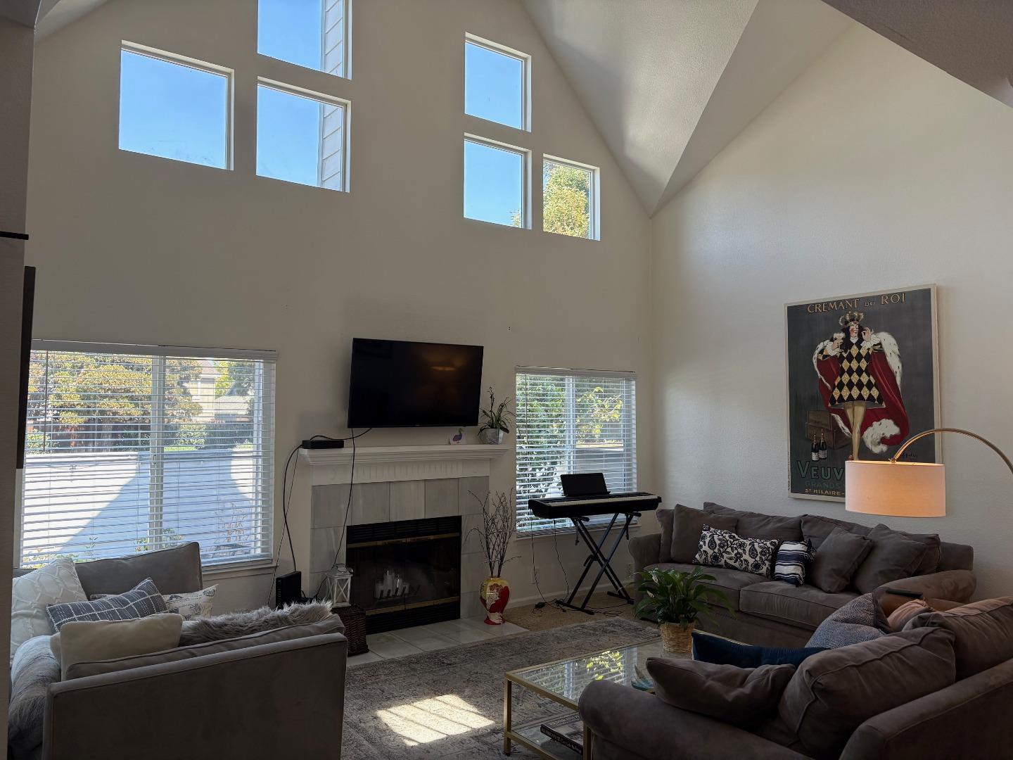 Detail Gallery Image 5 of 25 For 201 Bowsprit Ln, Foster City,  CA 94404 - 2 Beds | 2/1 Baths