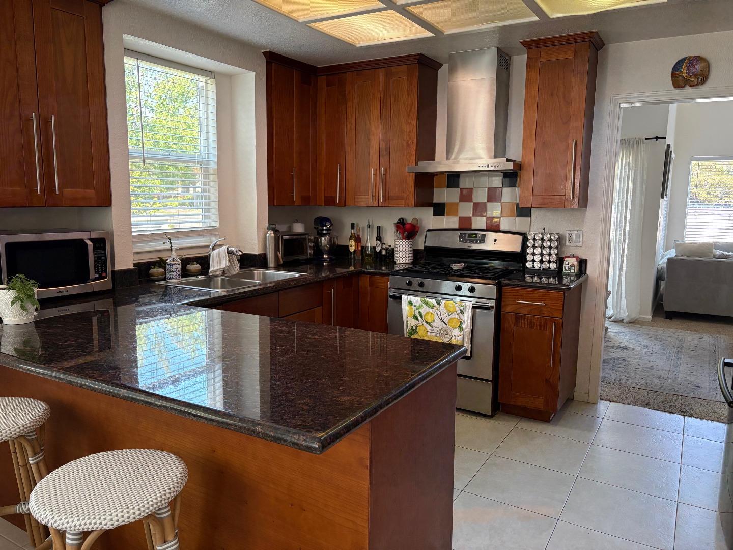 Detail Gallery Image 8 of 25 For 201 Bowsprit Ln, Foster City,  CA 94404 - 2 Beds | 2/1 Baths