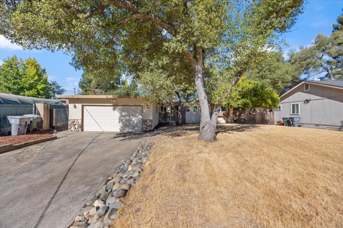 Detail Gallery Image 1 of 34 For 8420 Lakeland Dr, Granite Bay,  CA 95746 - 3 Beds | 2 Baths