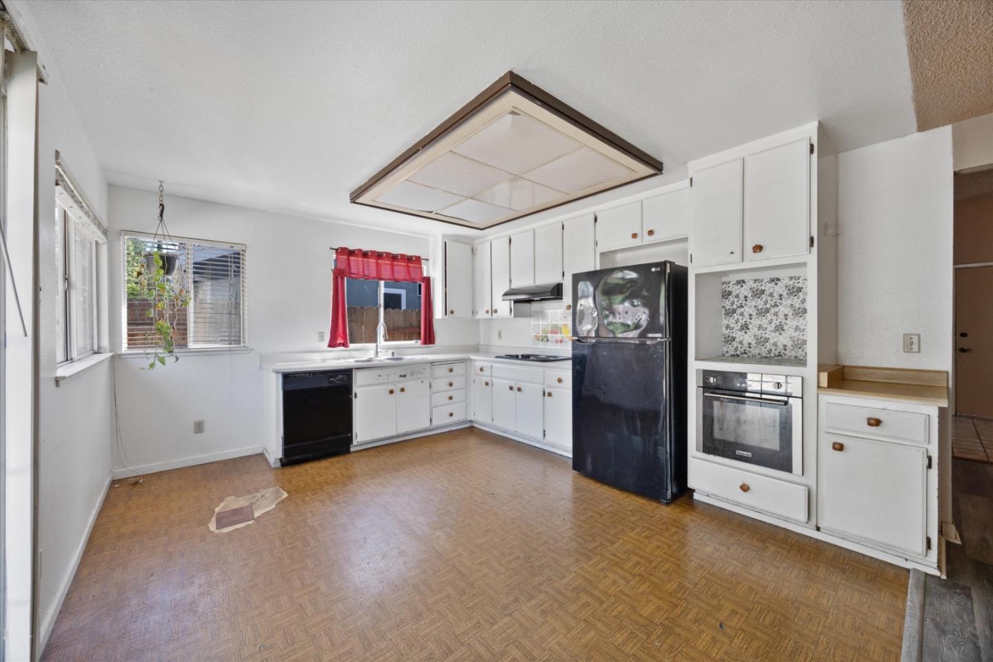 Detail Gallery Image 11 of 33 For 30 Cedro Cir, Sacramento,  CA 95833 - 4 Beds | 2 Baths