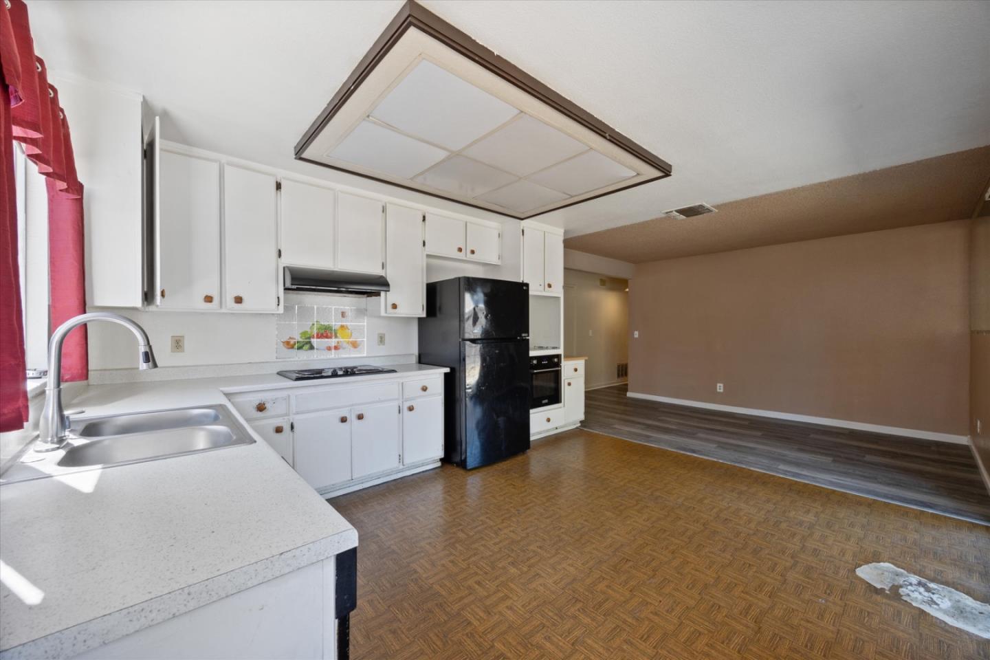 Detail Gallery Image 12 of 33 For 30 Cedro Cir, Sacramento,  CA 95833 - 4 Beds | 2 Baths