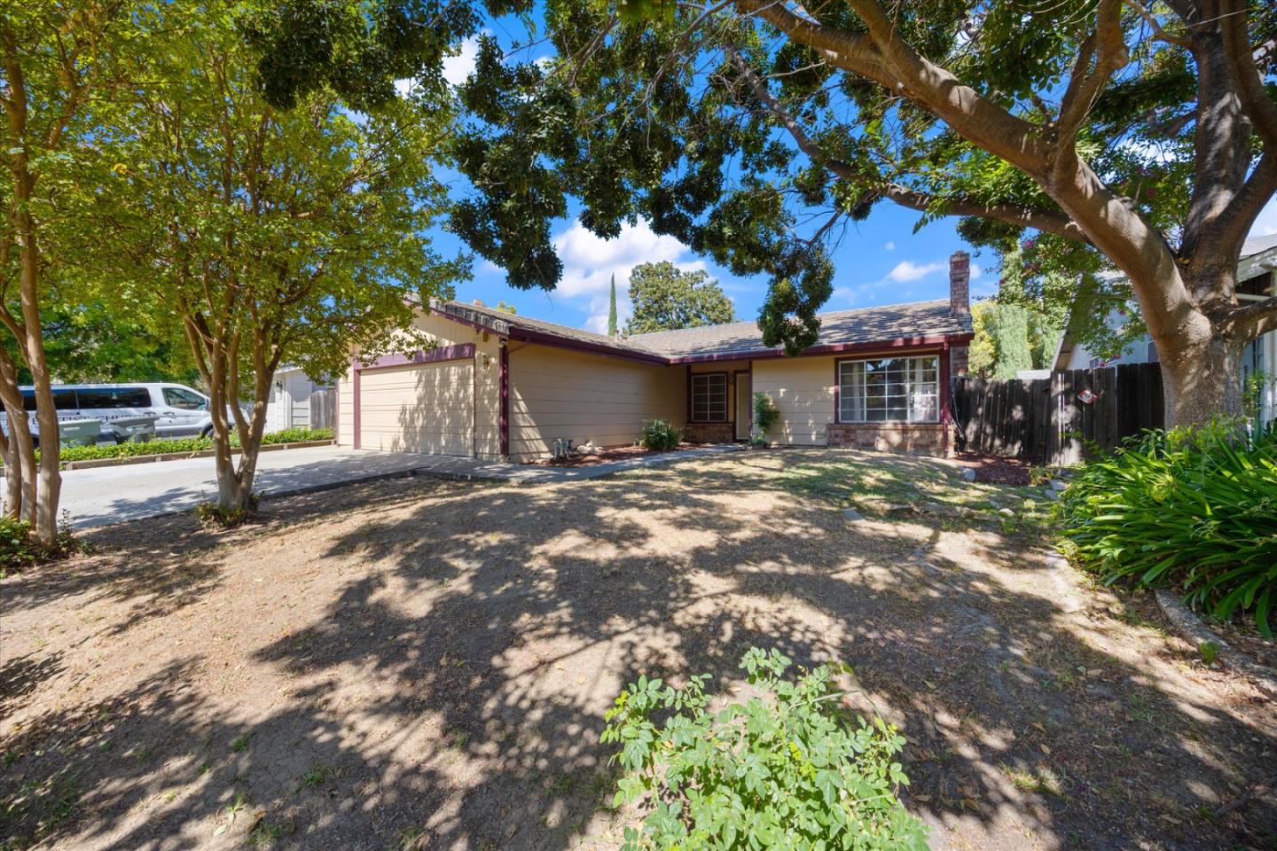 Detail Gallery Image 2 of 33 For 30 Cedro Cir, Sacramento,  CA 95833 - 4 Beds | 2 Baths