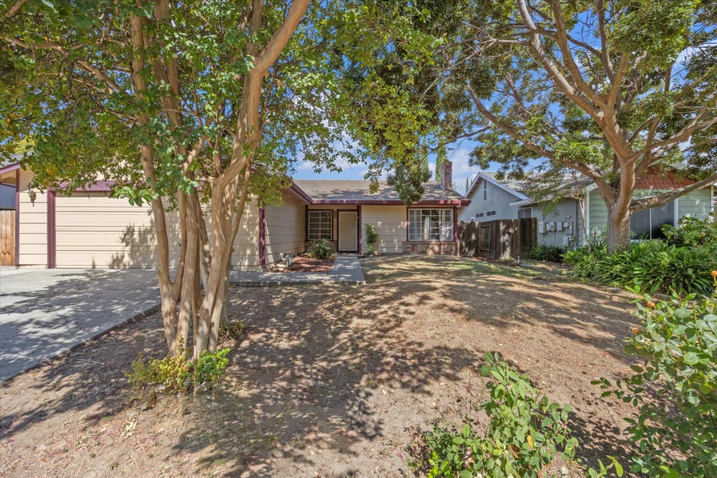 Detail Gallery Image 3 of 33 For 30 Cedro Cir, Sacramento,  CA 95833 - 4 Beds | 2 Baths