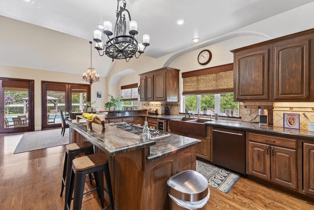 Detail Gallery Image 13 of 81 For 12315 Harding Ave, San Martin,  CA 95046 - 4 Beds | 3/1 Baths