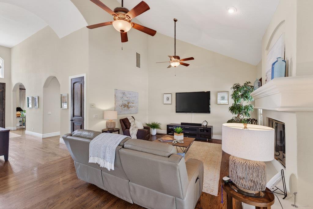 Detail Gallery Image 17 of 81 For 12315 Harding Ave, San Martin,  CA 95046 - 4 Beds | 3/1 Baths