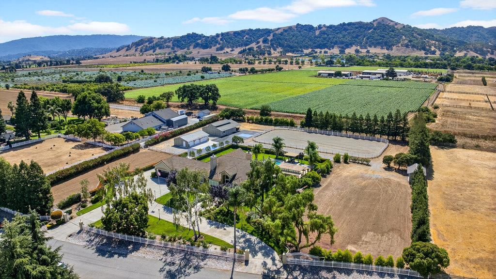 Detail Gallery Image 4 of 81 For 12315 Harding Ave, San Martin,  CA 95046 - 4 Beds | 3/1 Baths