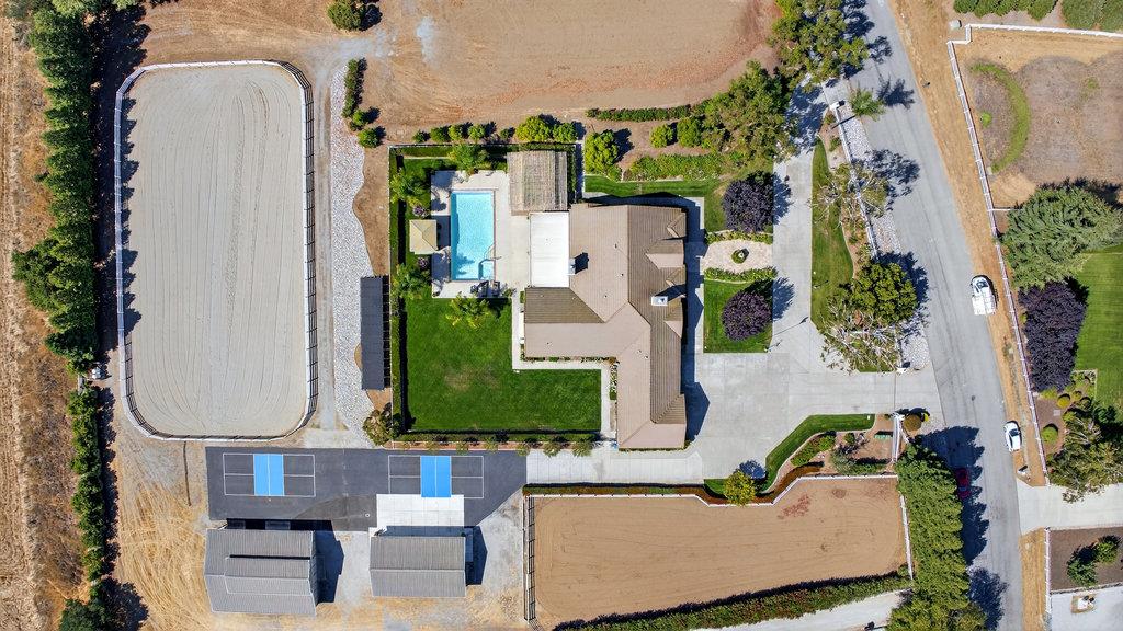 Detail Gallery Image 5 of 81 For 12315 Harding Ave, San Martin,  CA 95046 - 4 Beds | 3/1 Baths