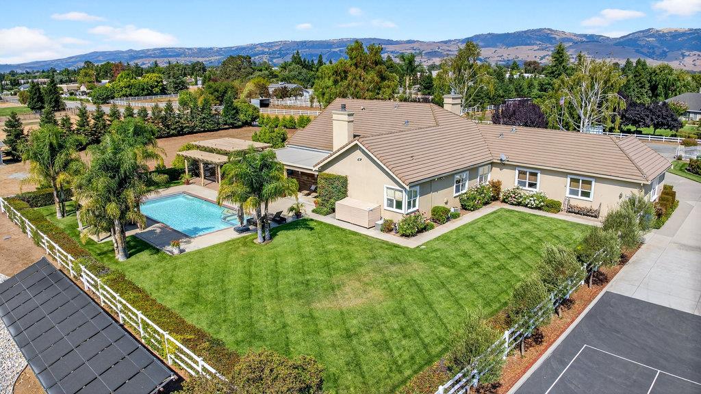 Detail Gallery Image 6 of 81 For 12315 Harding Ave, San Martin,  CA 95046 - 4 Beds | 3/1 Baths