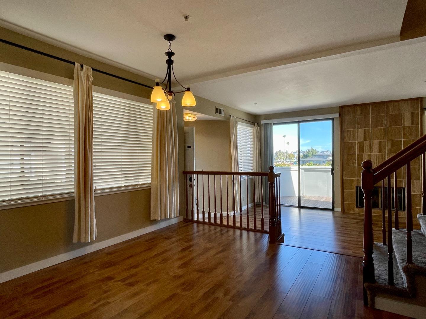 Detail Gallery Image 4 of 24 For 2157 Vista Del Mar, San Mateo,  CA 94404 - 3 Beds | 2/1 Baths