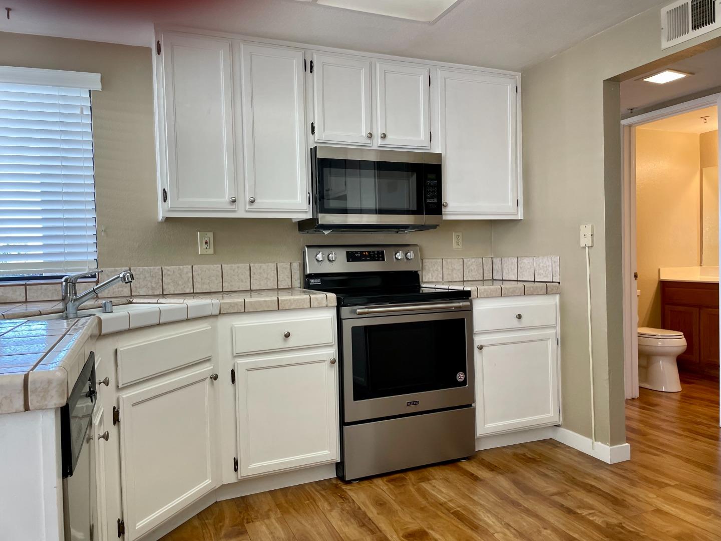 Detail Gallery Image 5 of 24 For 2157 Vista Del Mar, San Mateo,  CA 94404 - 3 Beds | 2/1 Baths