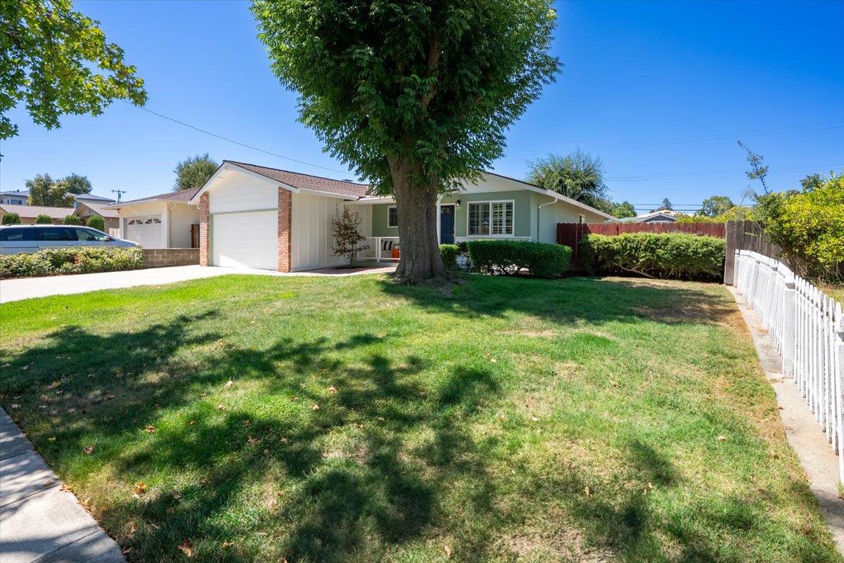 Detail Gallery Image 3 of 23 For 1083 Miller Ave, San Jose,  CA 95129 - 3 Beds | 2 Baths